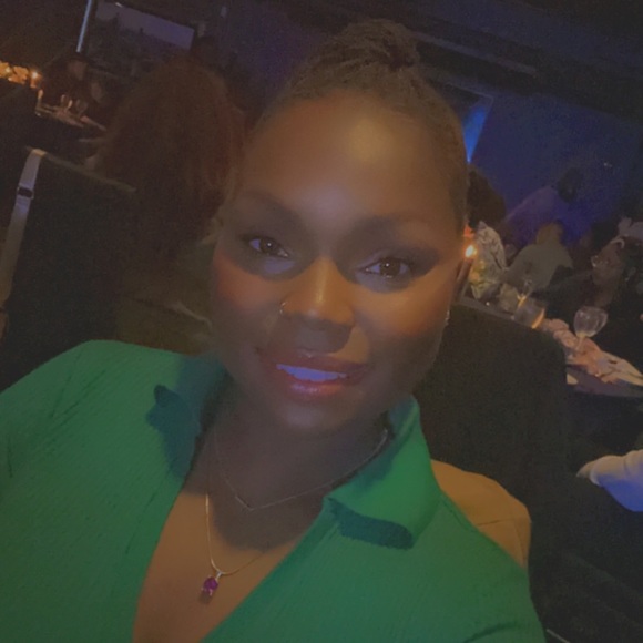 Meet your Posher, Shannon - Picture 2 of 9